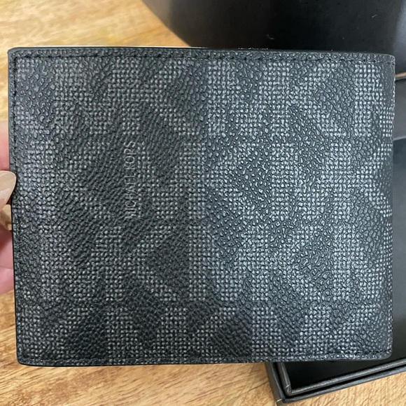 Michael Kors Jet Set Men’s Bifold Black Monogram Wallet - Picture 3 of 5